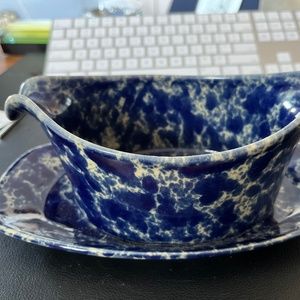 Bennington Potters Gravy Boat with tray